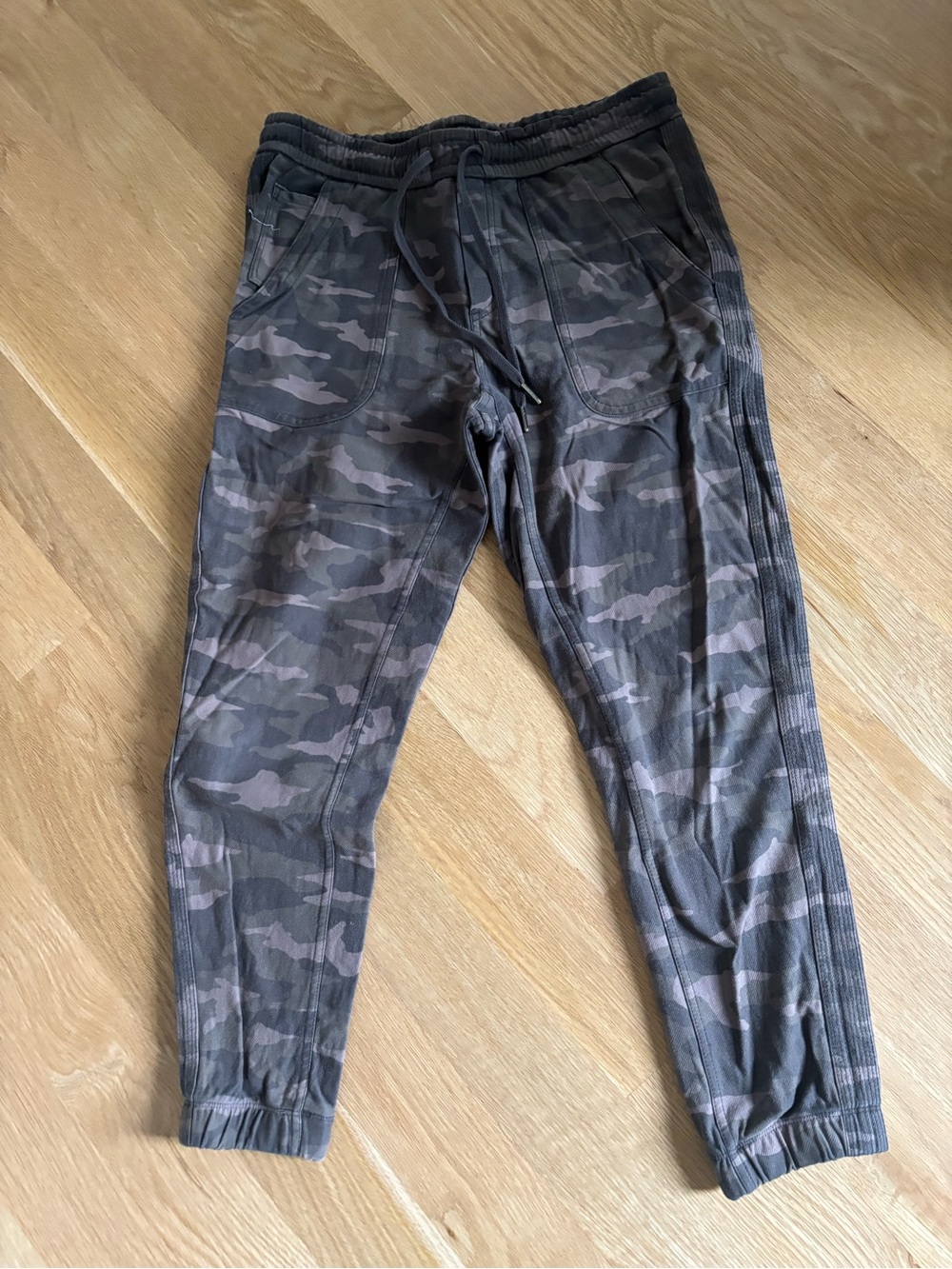 Athleta womens Gray & Black Camo Joggers